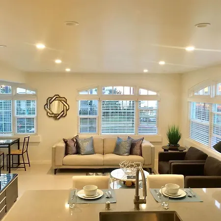 West Kalmia Apartment